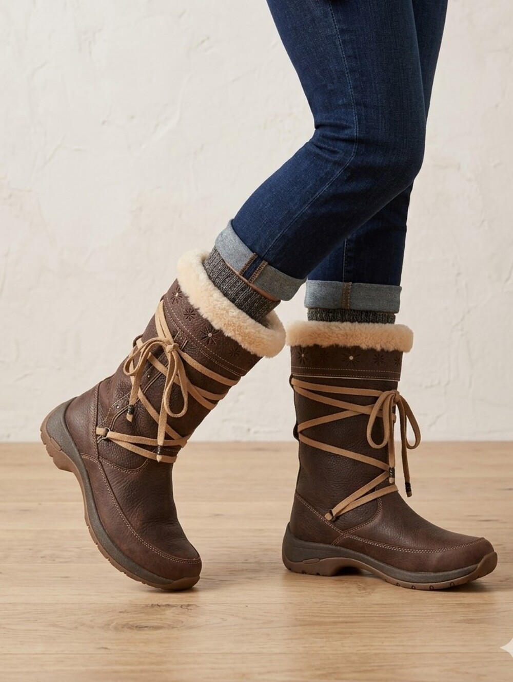 Ulu Leather Faux-Shearling Brown Women's Boots Size 6